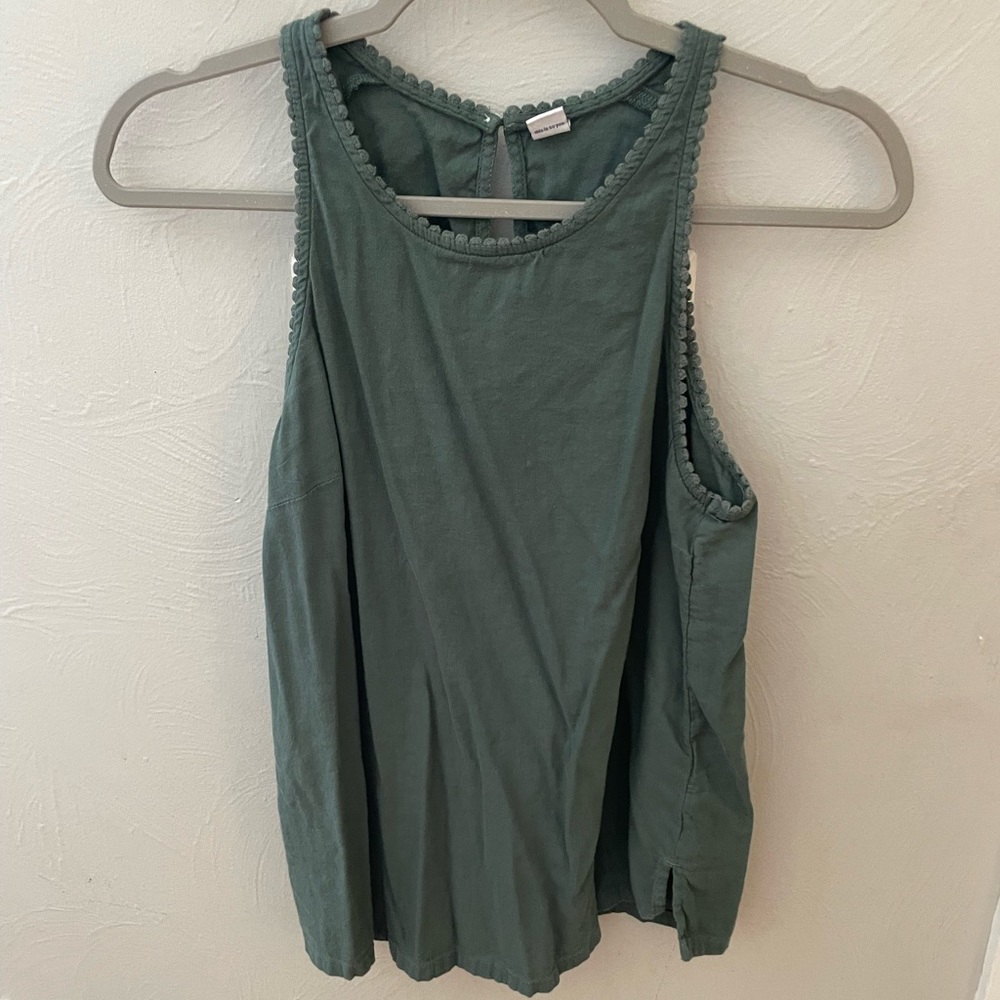 Old navy scallop tank
